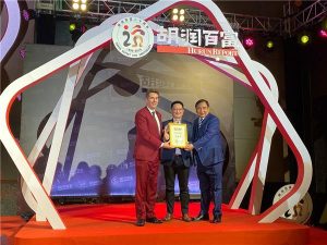 叮當(dāng)快藥創(chuàng)始人楊文龍獲胡潤(rùn)百富“2019年產(chǎn)業(yè)領(lǐng)袖獎(jiǎng)”