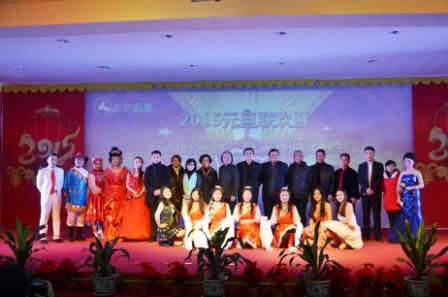 1419994710156008365.jpg 仁和集團(tuán)2015年元旦聯(lián)歡暨仁和好聲音總決賽晚會舉行 (1)_副本.jpg