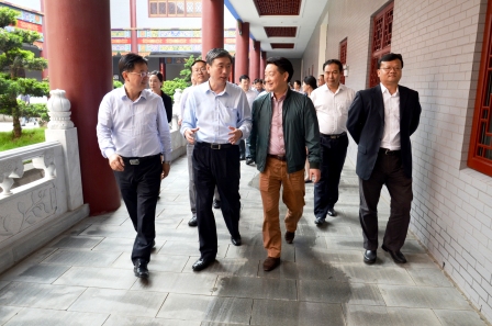 江西省政協(xié)主席黃躍金視察仁和集團(tuán) (1).jpg