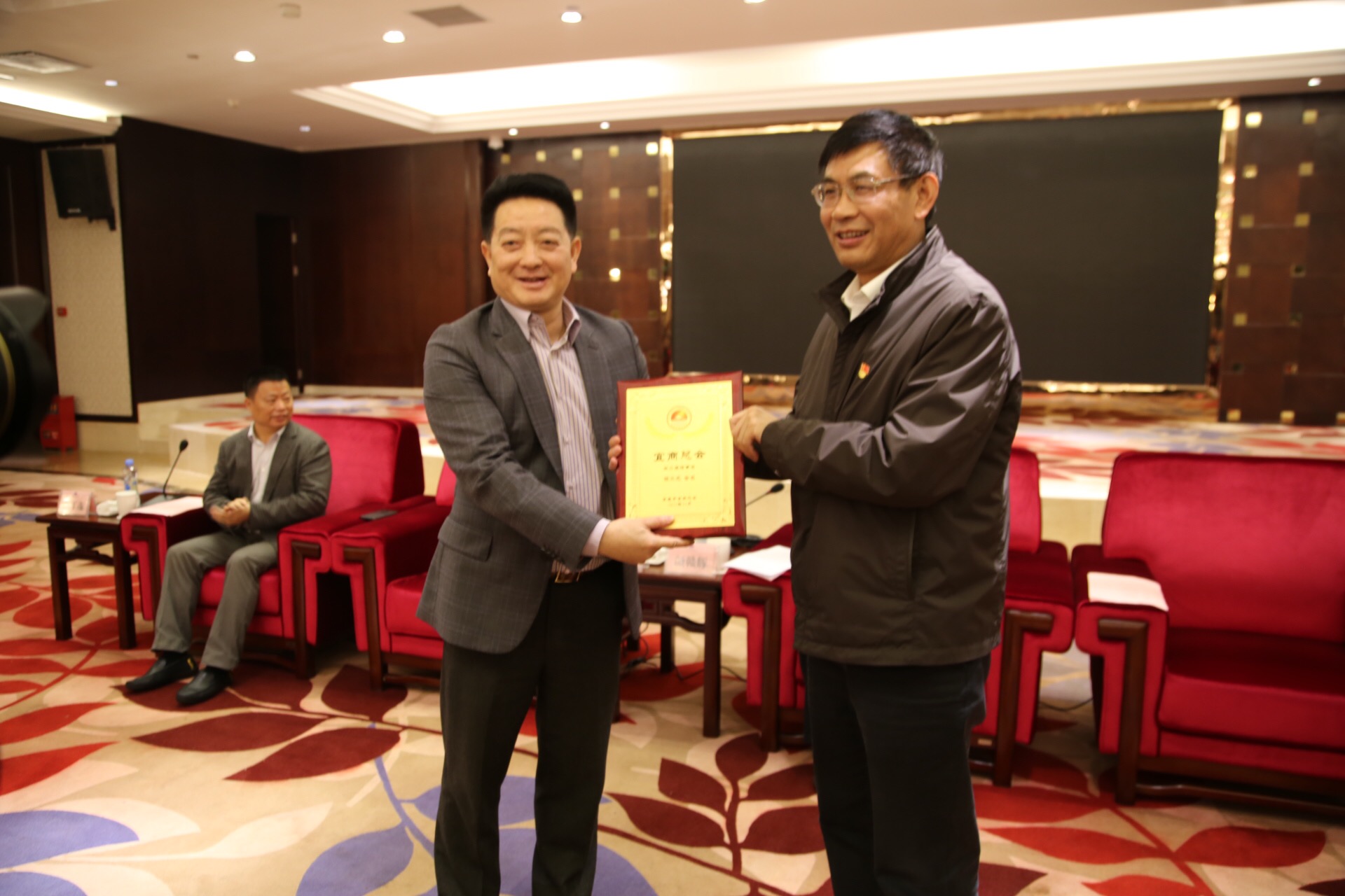 楊文龍董事長再次當選為宜春市宜商總會會長 (1).jpg