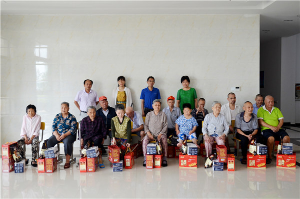 1528945184611059248.jpg 送上愛心關(guān) 愛 迎接端午佳節(jié).jpg