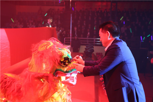 2仁和集團(tuán)隆重舉行2019年春節(jié)聯(lián)歡晚會(huì) 4.jpg